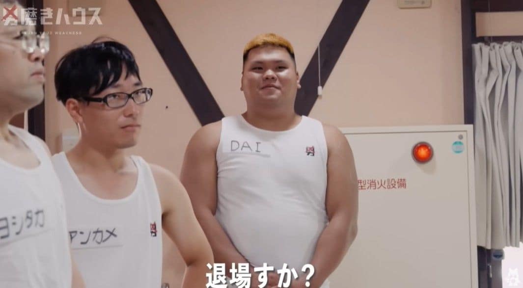 体重100キロ超のDAIさん。彼の喫煙をめぐって、メンバー間で揉める一幕も…（画像は「ABEMA バラエティ【公式】」YouTubeのスクリーンショット）