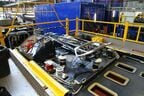「ロック」の屋根上。パンタグラフ以外にも機器が多数ある