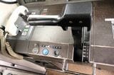 運転台のドア開閉ボタンは地下鉄駅でしか使わない（記者撮影）