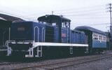 別府鉄道土山線の列車。1984年の廃止までオープンデッキの2軸客車がディーゼル機関車に引かれて走っていた（撮影：南正時）