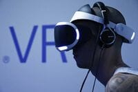 ソニー｢プレイステーションVR｣は399ドル 今年10月に仮想現実ゲーム機を発売