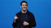 アップルが初の折り畳み式iPhone｢Duo｣を発表…日本での価格は36万4800円から