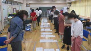 本の要約を分担して並べて回し読み