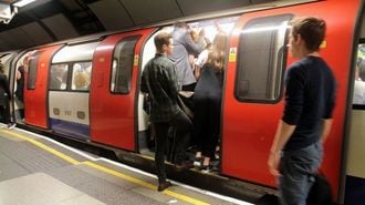 英国地下鉄､日本と違う｢痴漢冤罪｣への対応