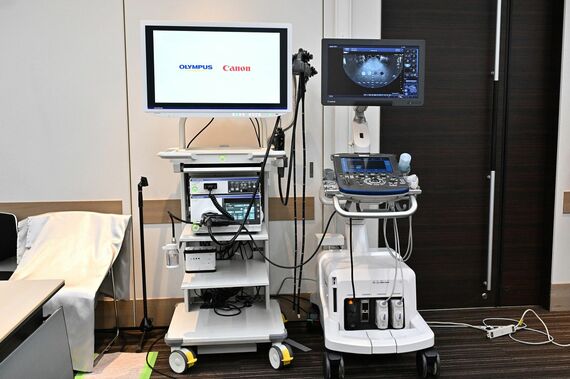 オリンパスの超音波内視鏡とキヤノンの超音波診断装置