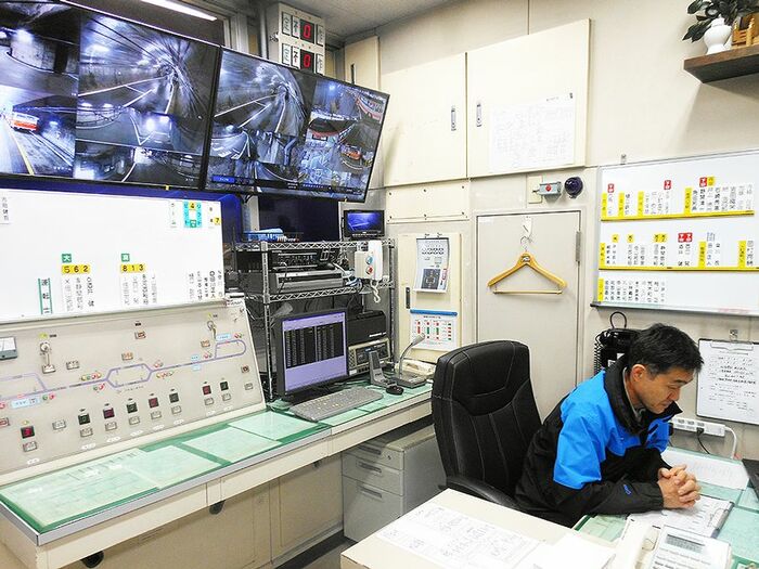 立山トンネルトロリーバスの指令室