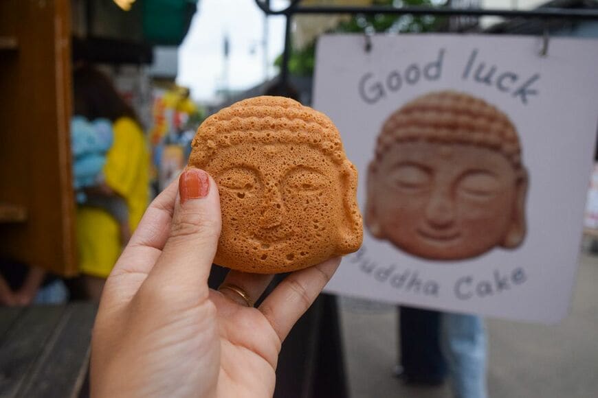 鎌倉にある和菓子屋の「ともや」。二代目夫婦が考案したほほ笑む「大仏さま焼き」が大人気に