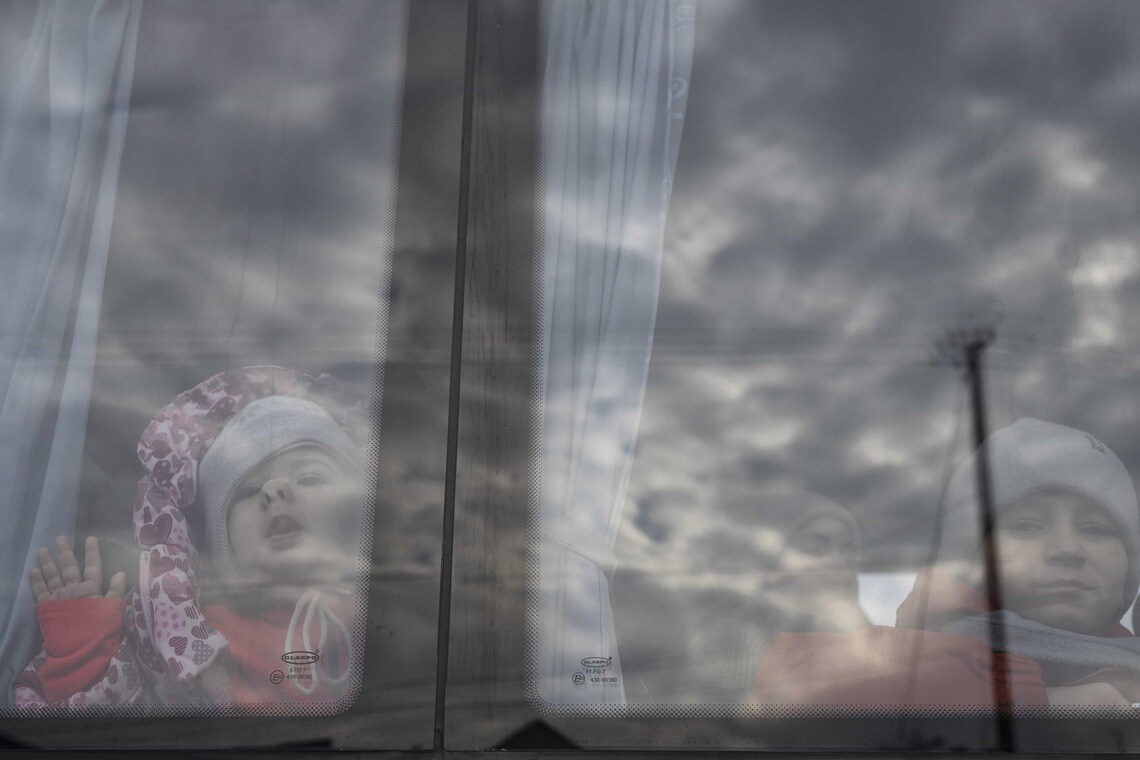 ウクライナからポーランドへ退避してきた人々（写真：Maciek Nabrdalik／The New York Times）