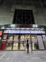 日本人観光客の「夜のショッピング」に人気のミリオレ（写真：筆者撮影）