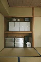 現在のすっきりした押し入れ。上部は本棚として活用している（撮影：メグミ）