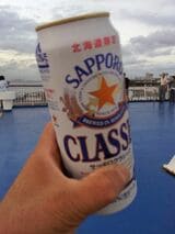 フェリー乗船後の乾杯（写真：織田さん提供）