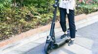 ｢電動キックボード｣の不安が拭えぬ2つの法解釈 ｢免許不要｣｢ヘルメット任意｣に混乱が生じた訳