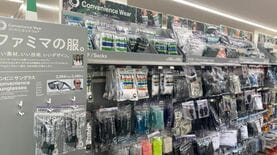 ファミマ『コンビニエンスウェア』の進撃が止まらない理由　サングラスは3週間で完売､靴下は3600万足…今夏の注目は？
