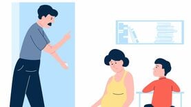 ｢この二人が本当の両親だ｣とわかったとき､絶望した――群ようこが"親を他人"と思って生きるようになった少女時代