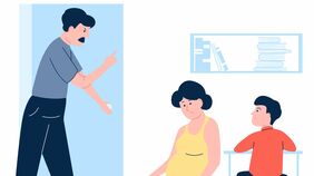 ｢この二人が本当の両親だ｣とわかったとき､絶望した――群ようこが"親を他人"と思って生きるようになった少女時代