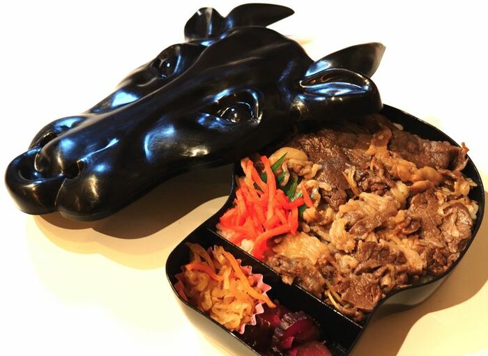 ふたを開けるとメロディが鳴る「モー太郎弁当」