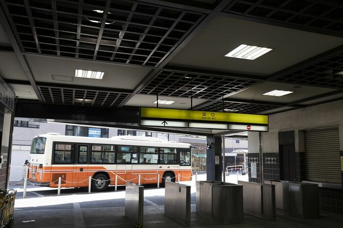 大師前駅に自動改札はないが、多客時に備えたラッチがある