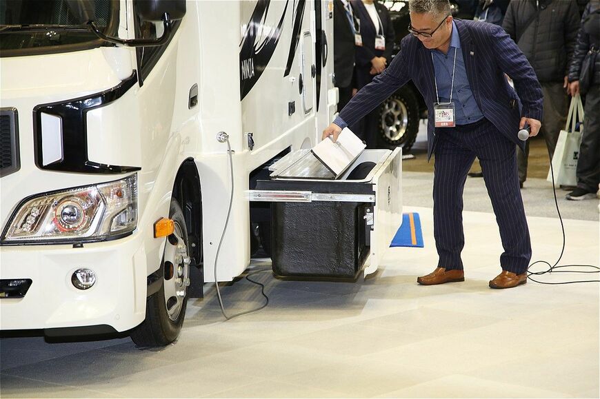 ダイレクトカーズの新作キャンピングカー「ニンジャ」（筆者撮影）