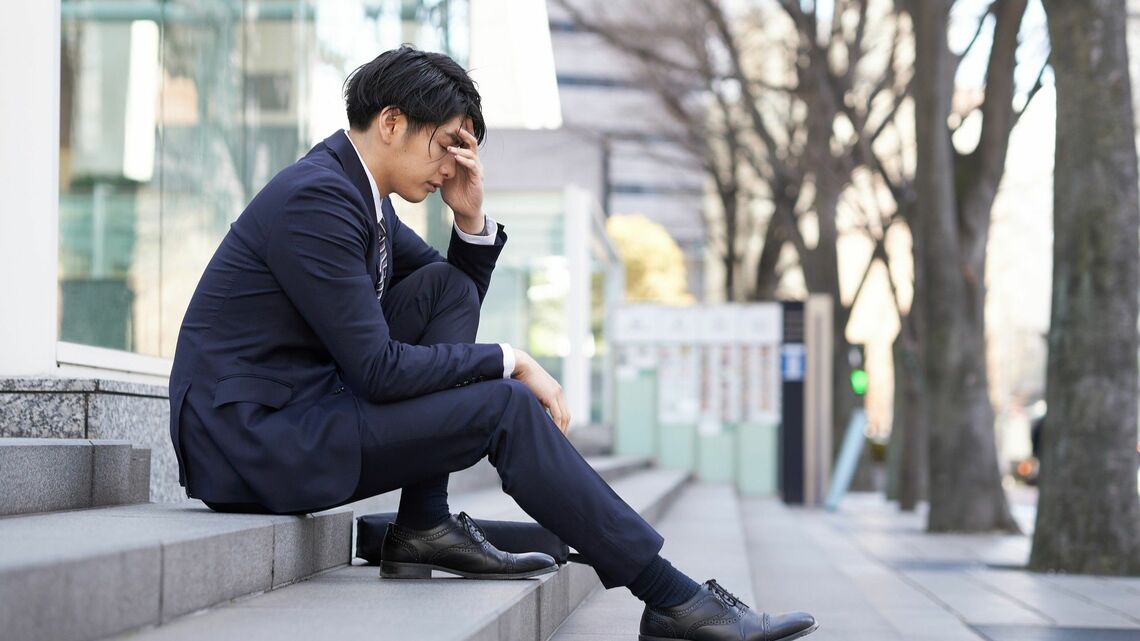 周囲の評価にとらわれなくなる「ある法則」について紹介します（写真：mapo／PIXTA）