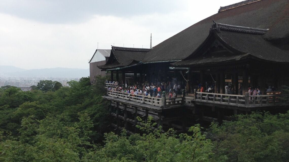 世界的な人気観光地、清水寺。外国人観光客が日本で食べたい日本食は何なのだろうか(著者撮影)