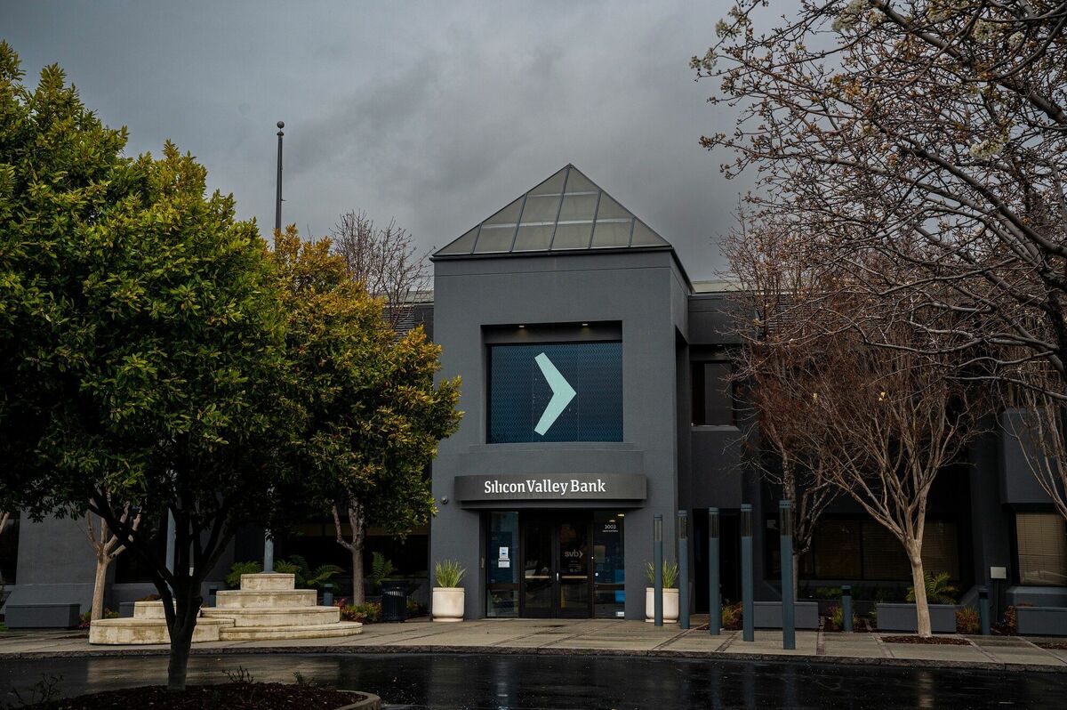 銀行株大幅安､米シリコンバレー銀行の経営破綻で売り波及｜会社四季報オンライン