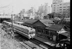 瀬戸線大津町駅に停車中の特急電車