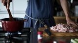 食べることは生きることの基本――（写真：タカヒロ／PIXTA）※写真はイメージです。