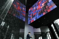 日経平均株価､最高値更新後に反落､半導体･AI関連中心に下げが広がる､日銀の金融政策決定会合を前に手控えムード