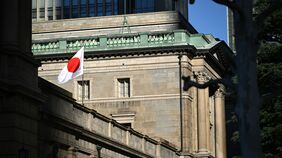 日銀の追加利上げ､5割超のエコノミストが6月予想 中東情勢の緊迫化を受けてやや後ずれ