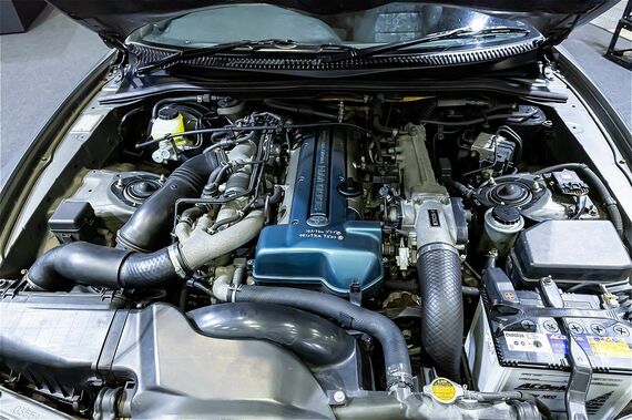 A80型スープラに搭載された名機2JZ-GTEエンジン