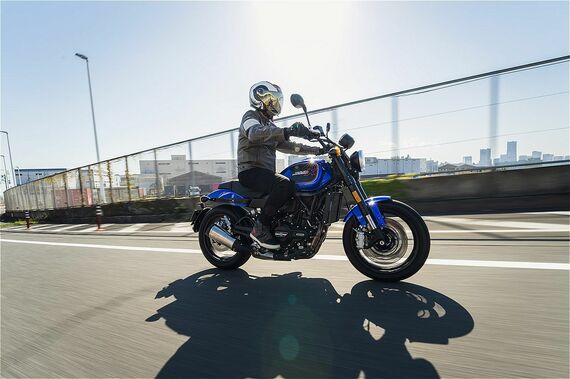 ハーレーダビッドソン「X500」試乗シーン