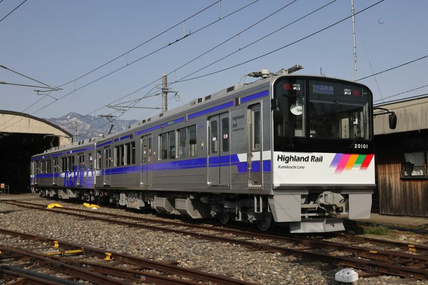 モハ20101にもパンタグラフを搭載しているが、こちらは冬期の霜取り用で集電には使用しない（筆者撮影）