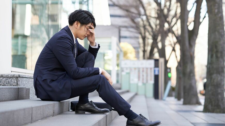 周囲の評価にとらわれなくなる「ある法則」について紹介します（写真：mapo／PIXTA）