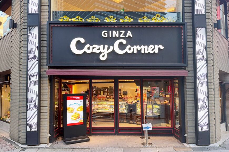 銀座コージーコーナー銀座1丁目本店。店頭モニターにもコージーモーニングのポップが表示されていました（筆者撮影）
