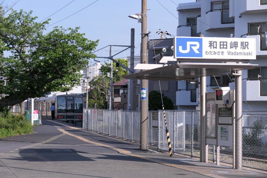 JR兵庫駅方面へ折り返す和田岬線の電車（編集部撮影）