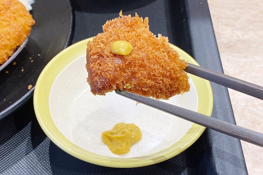 ささみかつは、塩とからしでいただきました（筆者撮影）