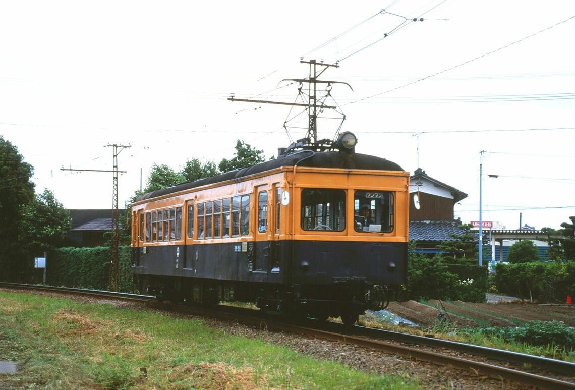 1999年に全線廃止された新潟県の蒲原鉄道線前面2枚窓の電車が活躍していた（筆者撮影）