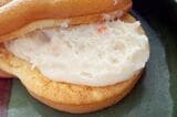 スフレワッフルDeli ポテトサラダ。ふわふわのワッフルと粒感の残ったポテトサラダの食感のコントラストが癖になる（筆者撮影）