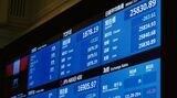 日経平均株価が映し出された株価ボード