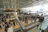 開業初日の新・広島駅停留場。新たなにぎわいが生まれていた（撮影：伊原薫）