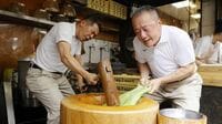 "高速餅つき"大人気の陰で店主が苦悩する理由