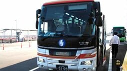 予約だらけの万博に｢予約不要｣で攻めるバス会社　並べば乗れて割安料金、鉄道よりも利便性高い
