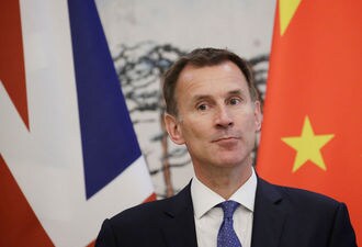 英外相､中国人の妻を｢日本人｣と言い間違え