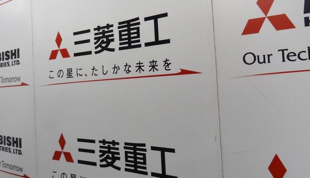三菱MRJ､ついに完成機をロールアウト 大宮会長､「日本の