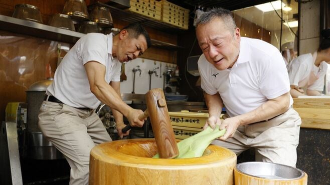"高速餅つき"大人気の陰で店主が苦悩する理由
