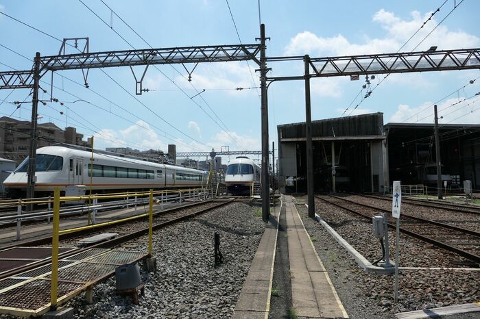 アーバンライナーが並ぶ富吉車庫