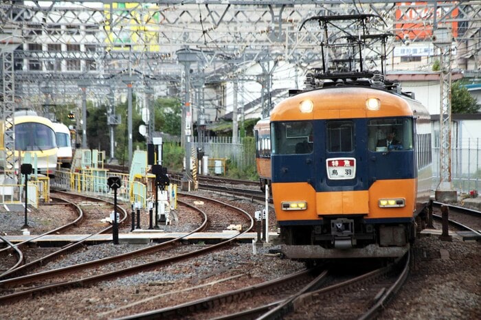 近鉄特急といえば長年この色とスタイルで親しまれた