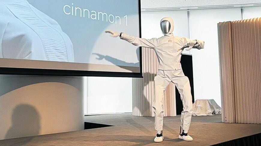 ダンスを披露するcinnamon 1