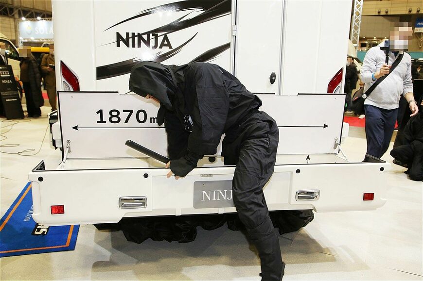 ダイレクトカーズの新作キャンピングカー「ニンジャ」（筆者撮影）
