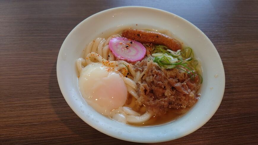 フェリーの名物はうどん（筆者撮影）